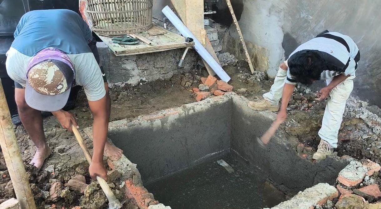 Perkuat Infrastruktur Sanitasi Desa, TMMD ke-129 Kodim 0620/Kab. Cirebon Bangun Sistem Bio Septic Tank untuk MCK Mushola Miftahul Jannah