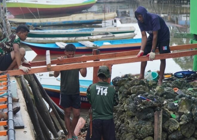 Satgas TMMD Laksanakan Pemasangan Tangga Rumah RTLH Milik Ibu Salawiyah