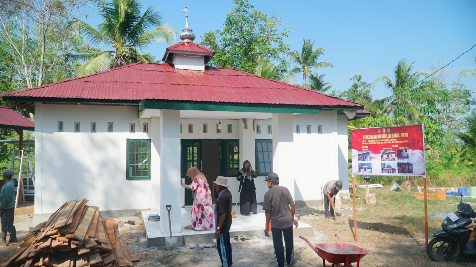 Gotong Royong Satgas TMMD dan Warga Percepat Penyelesaian Musholla Darul Iman