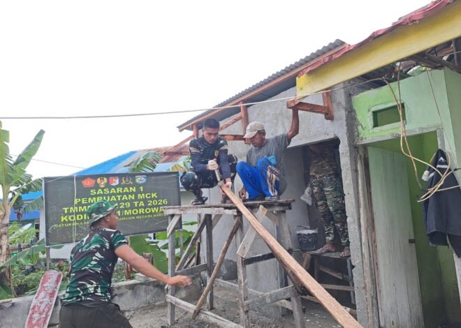 Pemasangan Seng dan Plester Dinding Luar MCK Masjid Quba Terus Berjalan di Desa Umbele
