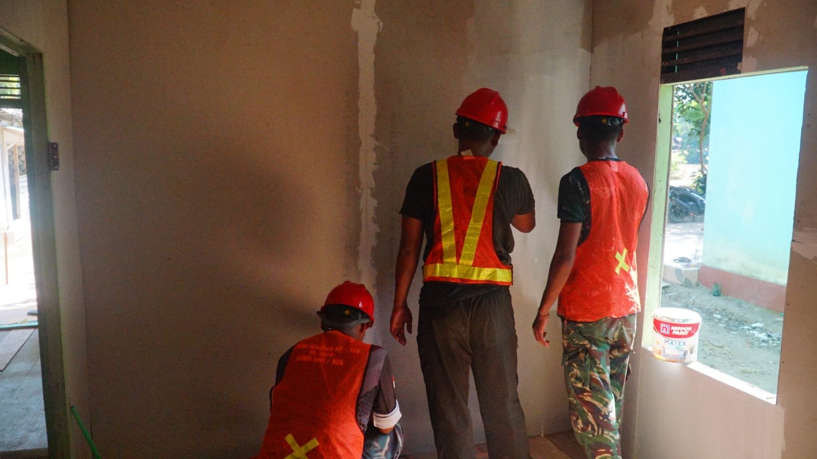 Sinergi TNI dan Masyarakat Perkuat Infrastruktur Jalan di Bandar Raya