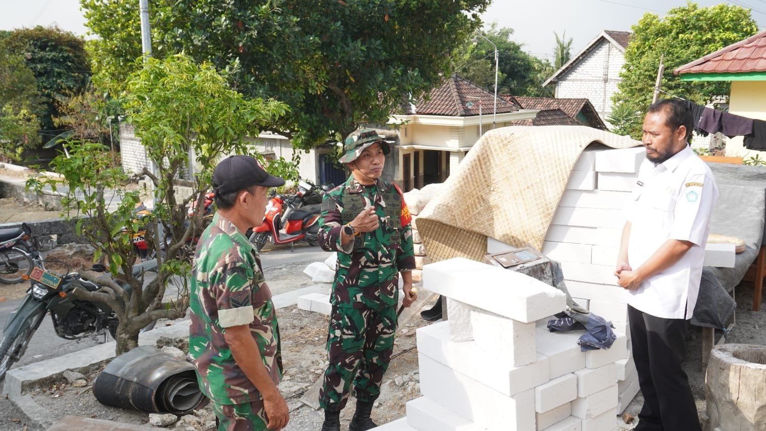 Jamin Kualitas Terbaik Pembangunan, Koordinasi Solid Dansatgas, Kades, dan Babinsa Jadi Kunci Sukses TMMD 129 Desa Tlemang