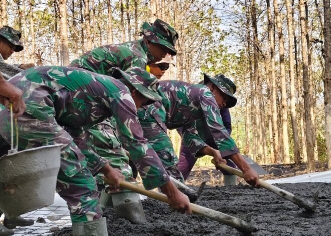 Meratakan Semen, Menyatu Rasa: Potret Kebersamaan Satgas TMMD dan Warga Lamongan