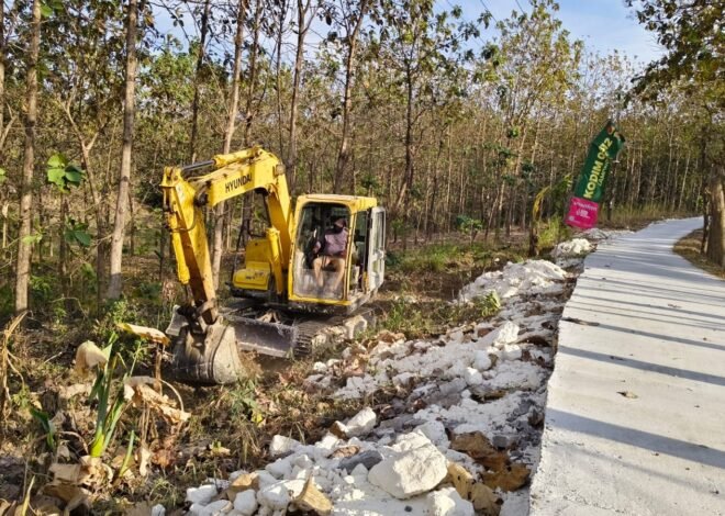 TMMD Ke-129 Kodim 0812/Lamongan: Saat Gemuruh Mesin Backhoe Loader Menyapa Asa Warga Desa