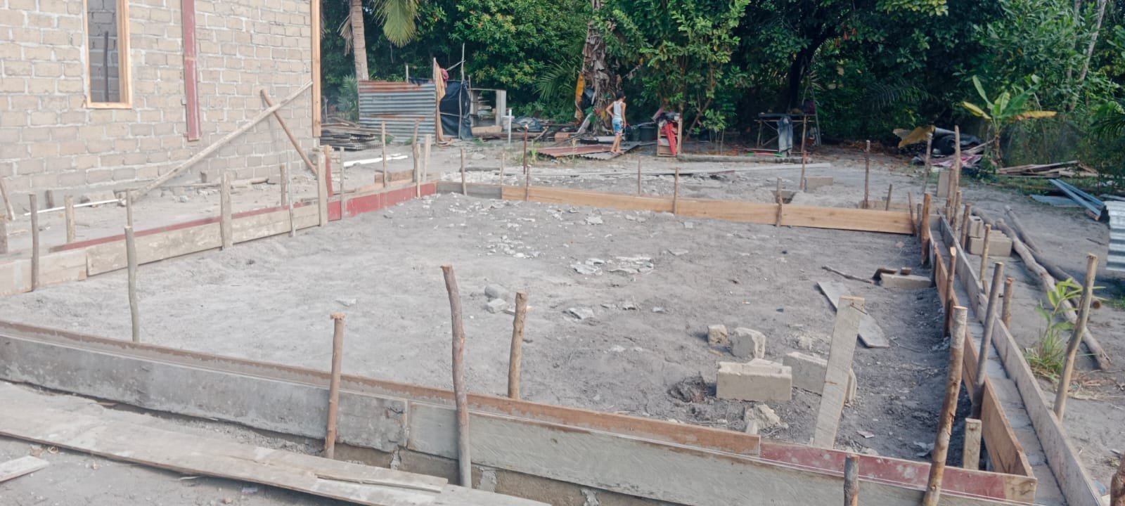 Gotong Royong Tanpa Henti, Satgas TMMD Ke-129 Kodim 0413/Bangka Perkuat Pondasi RTLH Bapak Ardiyan
