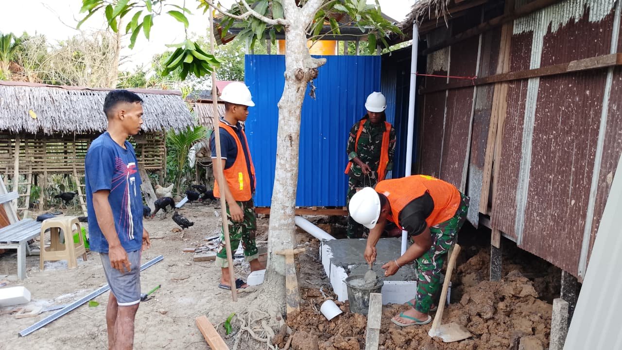 Satgas TMMD Tuntaskan Pengecoran Septik Tank MCK SAS 2 Demi Sanitasi Warga