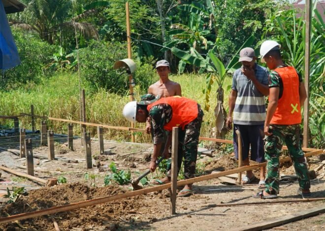 Tahap Struktur Atap RTLH Bapak Masrani Terus Berjalan, Satgas TMMD Pasang Kerangka Gelagar