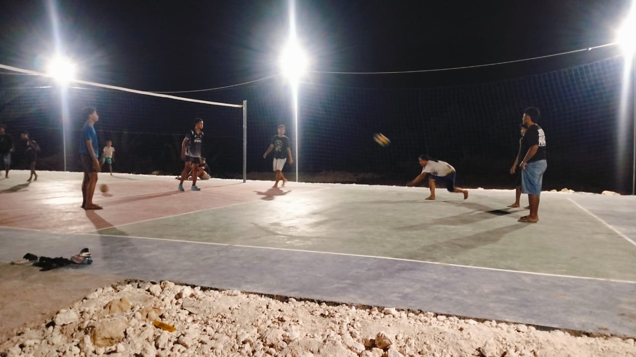 Satgas TMMD 129 Hadirkan Lapangan Voli Berlampu, Semangat Olahraga Pemuda Desa Tlemang Meningkat