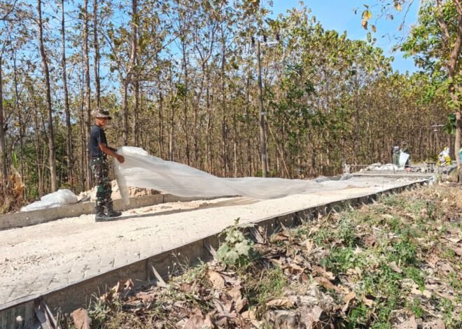 Perhatikan Detail Pembangunan, Satgas TMMD 129 Optimalkan Kualitas Jalan Rabat Beton Desa Tlemang