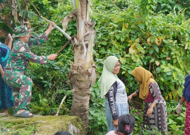 Ibu-ibu PKK Desa Polewali Antusias Kerja Bakti Bersama Satgas TMMD Ke-129