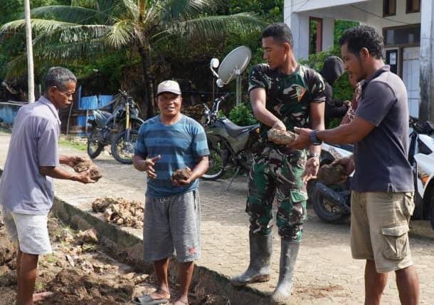 Kolaborasi Masyarakat Percepat Pembangunan Rabat Beton TMMD di Desa Polewali