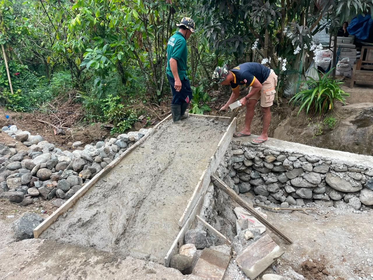 Peningkatan Infrastruktur Dekker Titik 2 di Dusun Samaenre oleh TMMD Ke-129