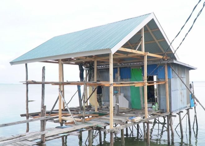 Renovasi RTLH Milik Ibu Syamsiah Terus Berlanjut, Satgas TMMD Pasang Rangka Dinding Kalsiboard