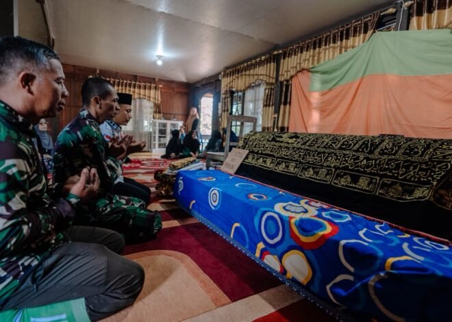Wujud Empati, Dansatgas TMMD Ke-129 Kodim 1404/Pinrang Melayat ke Rumah Duka Warga Desa Tanratuo
