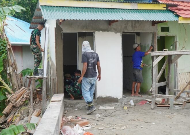 Kemanunggalan TNI dan Rakyat terjalin di Pembangunan MCK Masjid di Desa Umbele