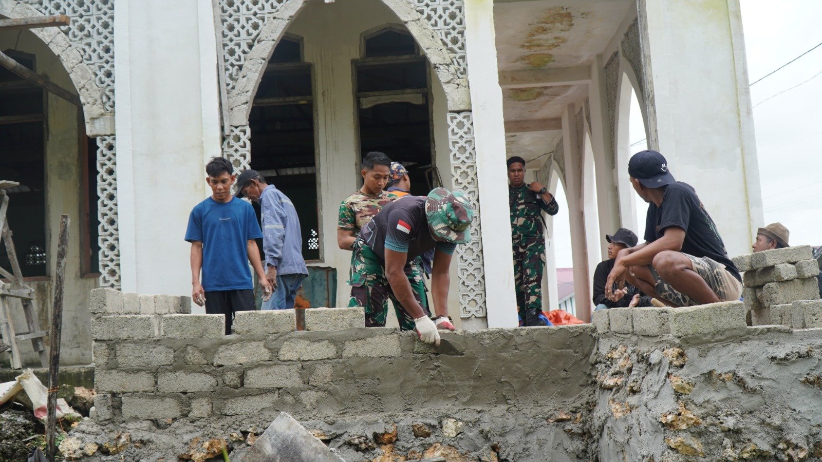 Kemanunggalan TNI dan Rakyat Terus Terjalin Melalui Program Manunggal Air Bersih TMMD Ke-129 Kodim 1311/Morowali