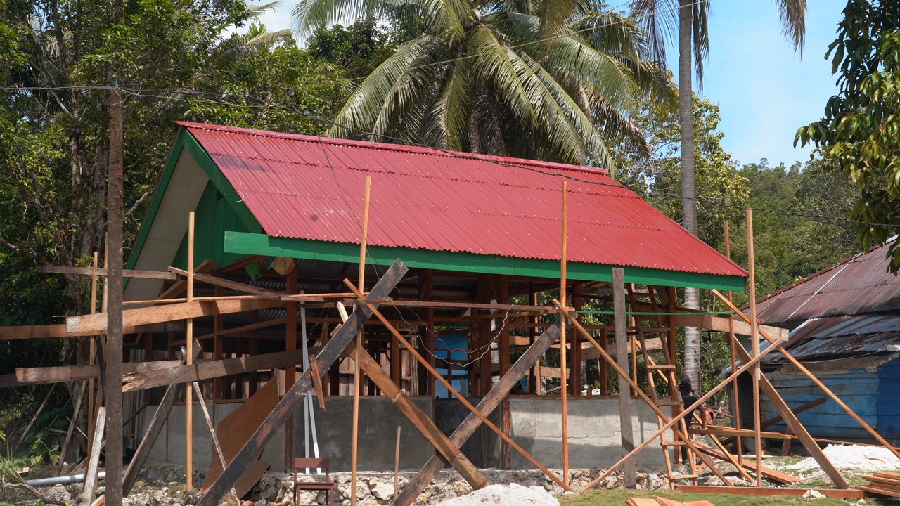 Pembangunan Rumah Type 36 oleh Satgas TMMD di Kampung Sesor