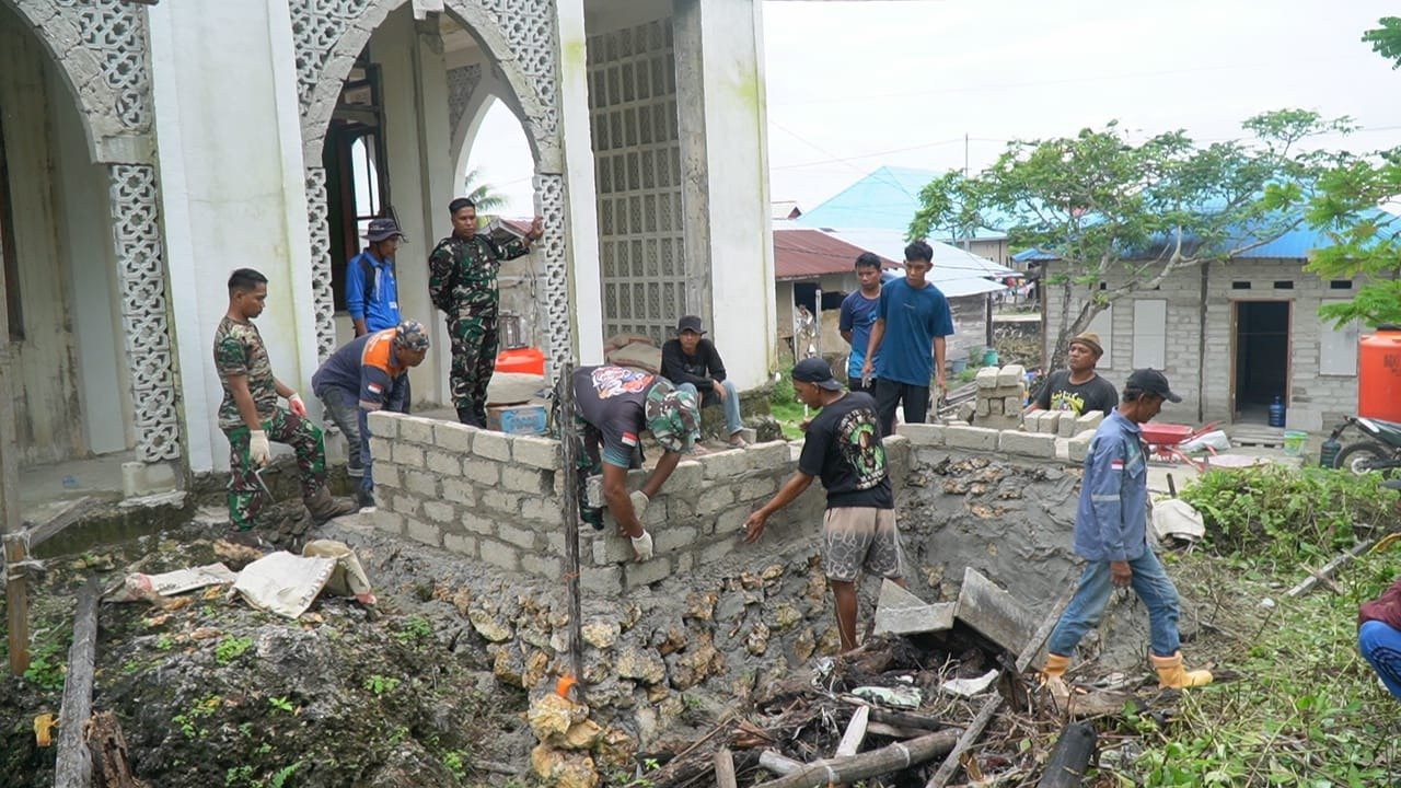 Satgas TMMD Ke-129 Kodim 1311/Morowali Bangun Manunggal Air Bersih di Masjid Desa Umbele Lama