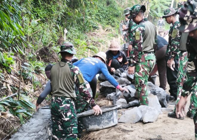 Gotong Royong Satgas TMMD dan Warga Percepat Pembangunan DPT di Desa Sekardadi