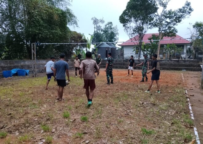 Kebersamaan Tanpa Sekat, Satgas TMMD dan Pemuda Sekardadi Berolahraga Bersama