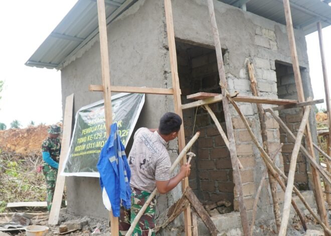 Satgas TMMD Ke-129 Kodim 1311/Morowali Lanjutkan Pekerjaan Plester Dinding MCK Masjid Desa Polewali
