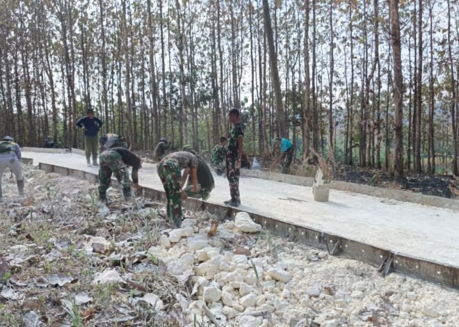 Disengat Cuaca Ekstrem, Semangat Satgas TMMD 129 Tak Surut Terjang Panas Terik Pembangunan Jalan Rabat Beton