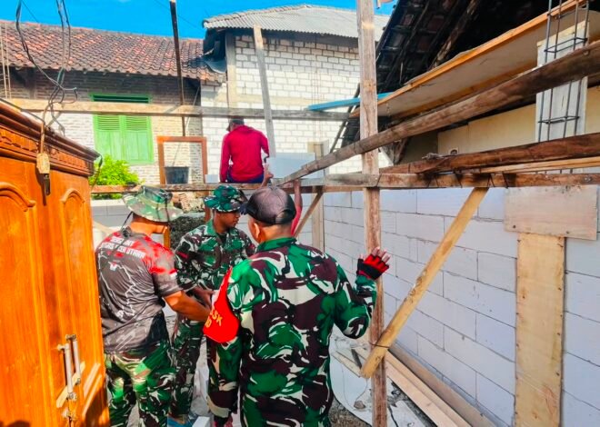 Komandan SSK Satgas TMMD ke-129 Kodim 0812/Lamongan Pastikan Pembangunan Rutilahu Berjalan Unggul dan Penuh Kehangatan Serta Tepat Waktu.