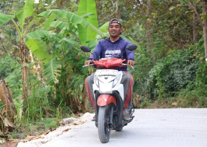 Pembangunan Jalan Usaha Tani TMMD ke-122 Kodim 0812/Lamongan Manjakan Petani Desa Tlemang dalam Mengangkut Hasil Panen.