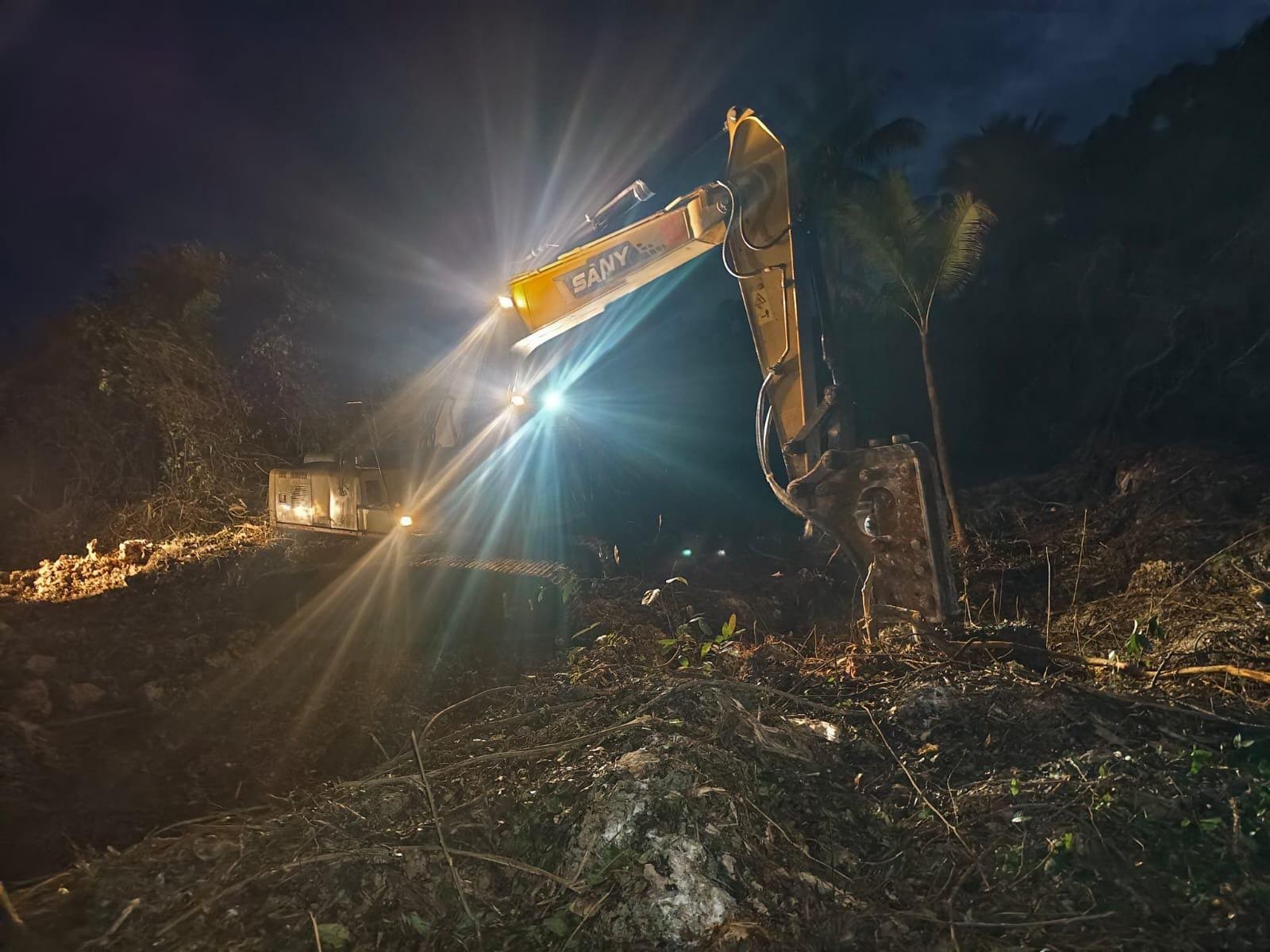 Kejar Target Waktu, Satgas TMMD Ke-129 Kodim 1311/Morowali Lembur Buka Akses Jalan di Kepulauan Umbele