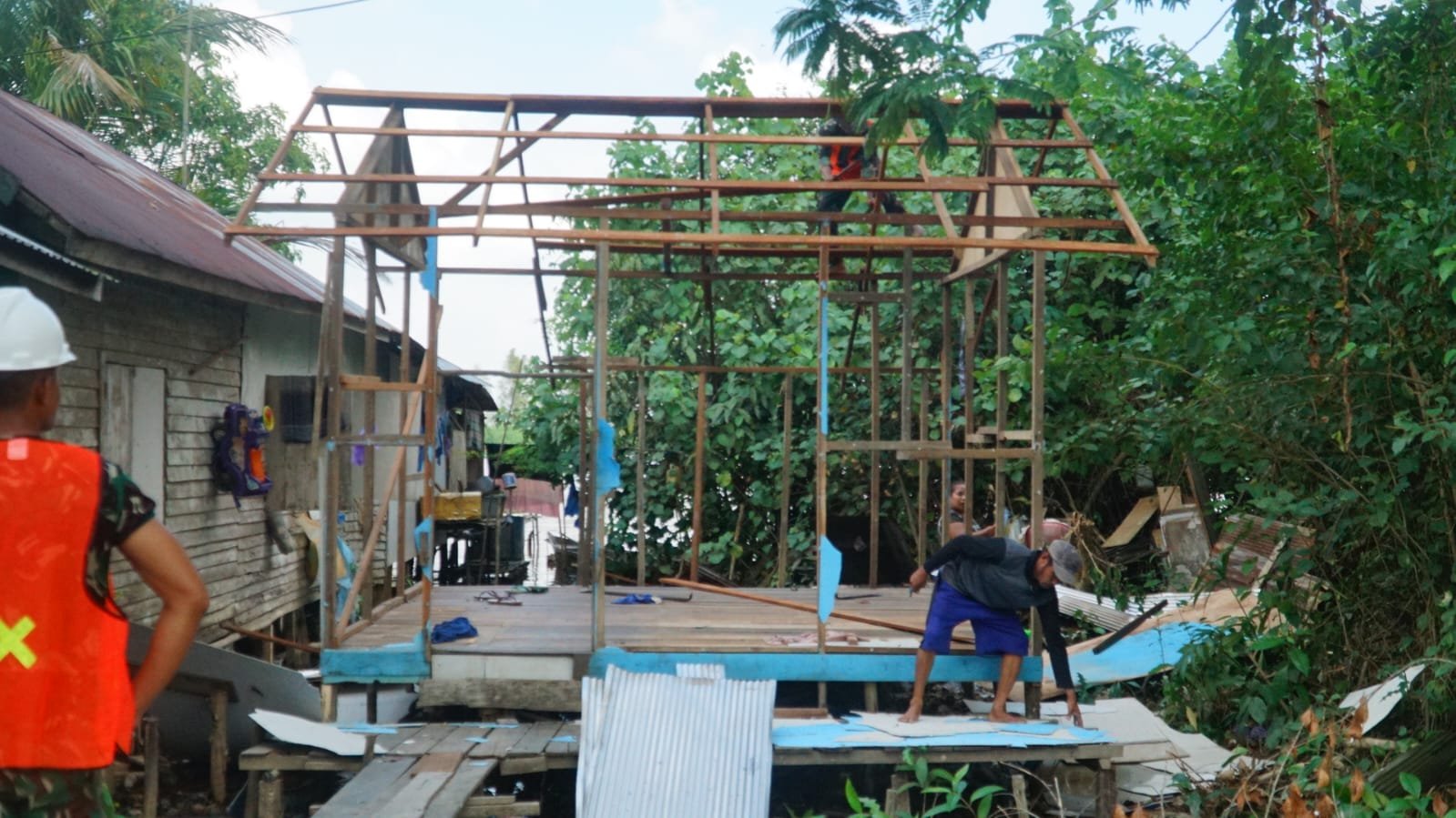 TMMD Ke-129 Kodim 1011/KLK Wujudkan Kepedulian Lewat Pembangunan RTLH Bapak Ilham