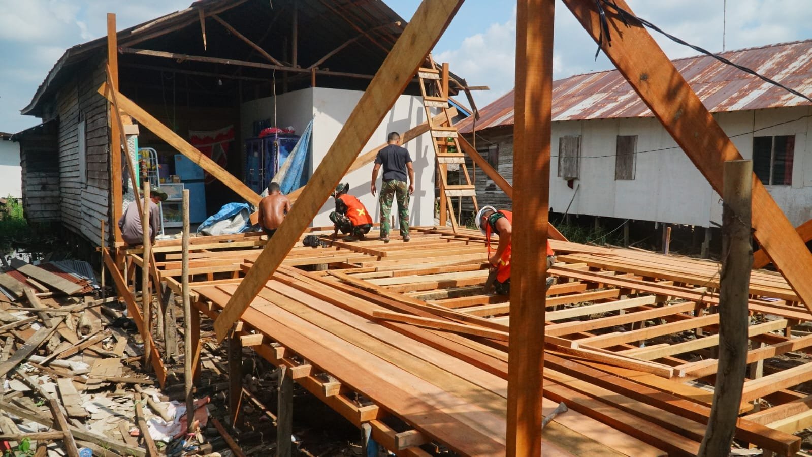 TMMD Ke-129 Kodim 1011/KLK Bangun Harapan Baru Lewat RTLH Ibu Rini