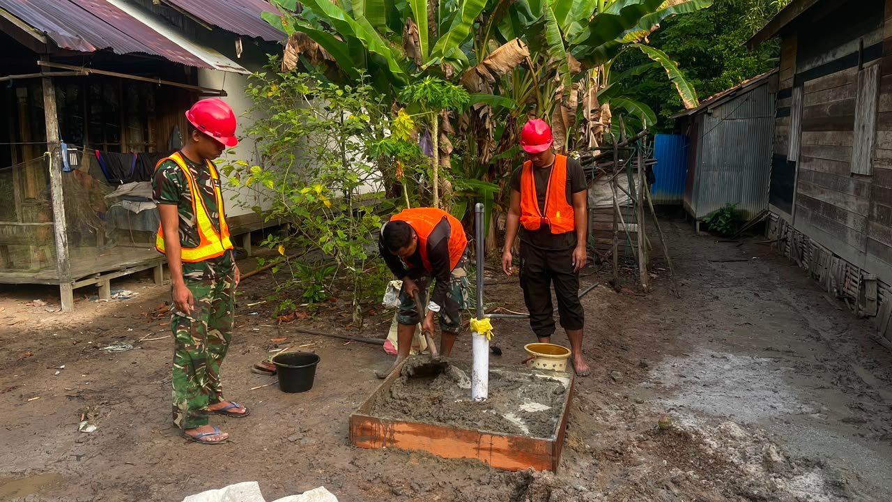 Gotong Royong Satgas TMMD dan Warga Percepat Pengecoran Sumur Bor di Desa Bandar Raya
