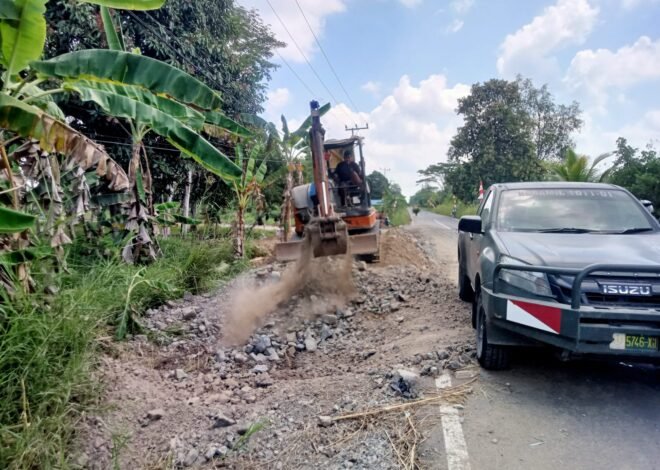 Kolaborasi Satgas TMMD dan Operator Alat Berat Percepat Pembangunan Jalan Desa Bandar Raya