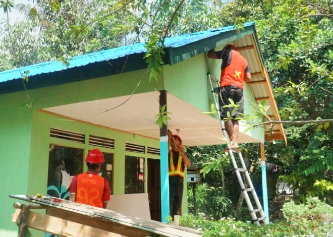 Satgas TMMD Kodim 1011/KLK Percepat Penyelesaian RTLH Ibu Wahida Lewat Tahap Finishing