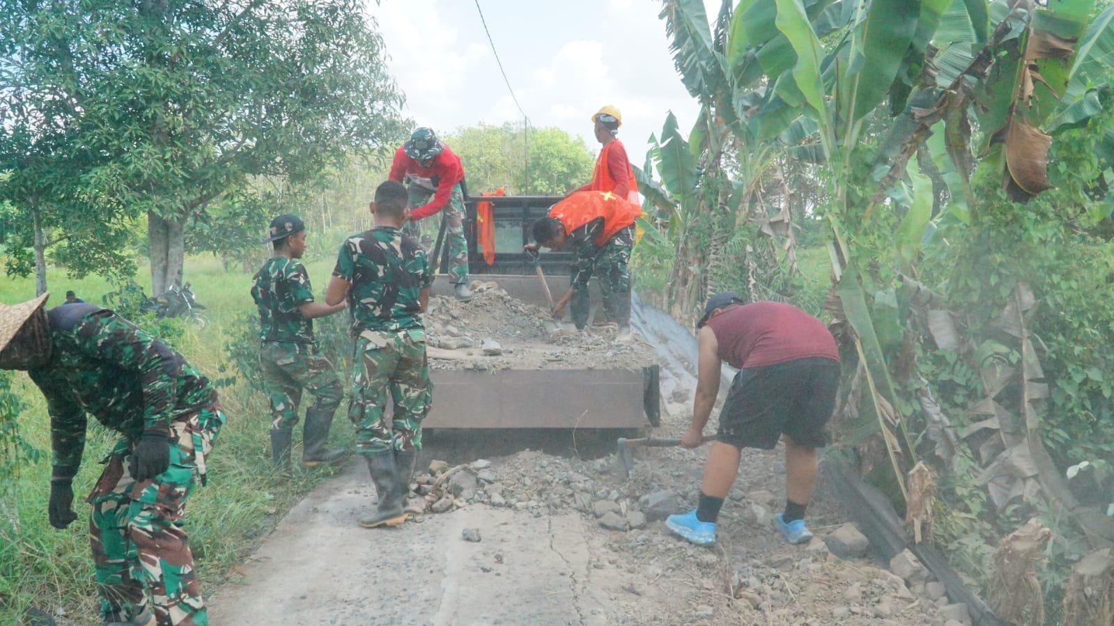 Pembangunan Jalan TMMD Ke-129 Kodim 1011/KLK Jadi Penggerak Kemajuan Desa Bandar Raya