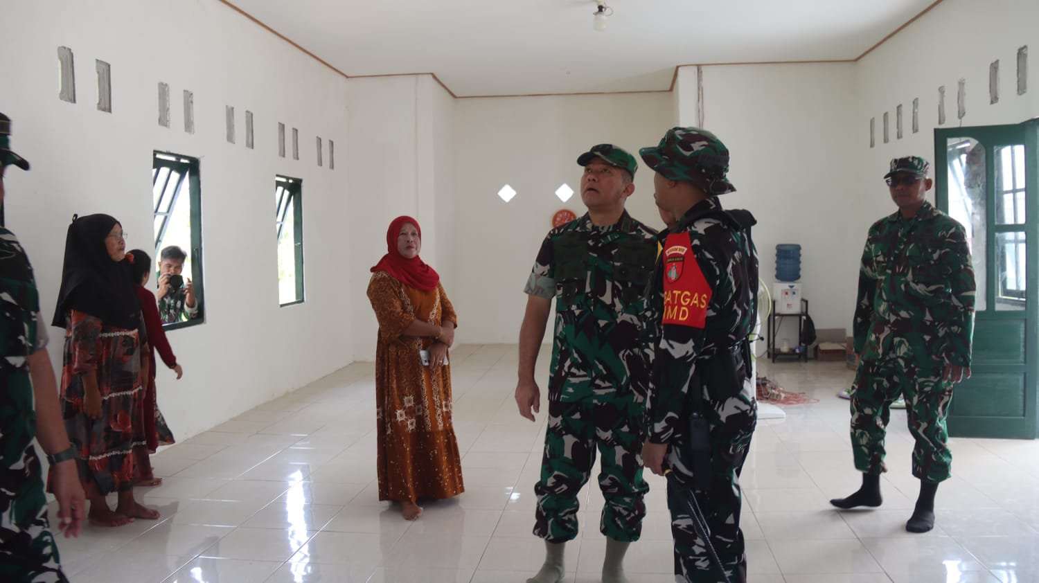 Tim WASEV Pastikan Kualitas Rehab Musholla TMMD Ke-129 Sesuai Target