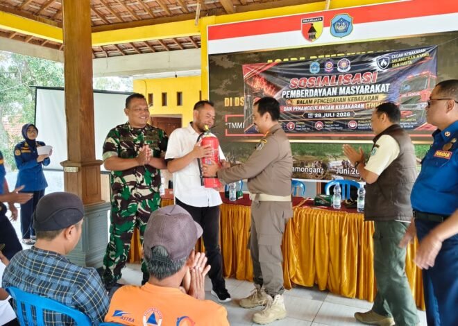 Bekali Warga Hadapi Bahaya Kebakaran, Satgas TMMD Ke-129 Gelar Simulasi Pemadaman Bersama Damkar