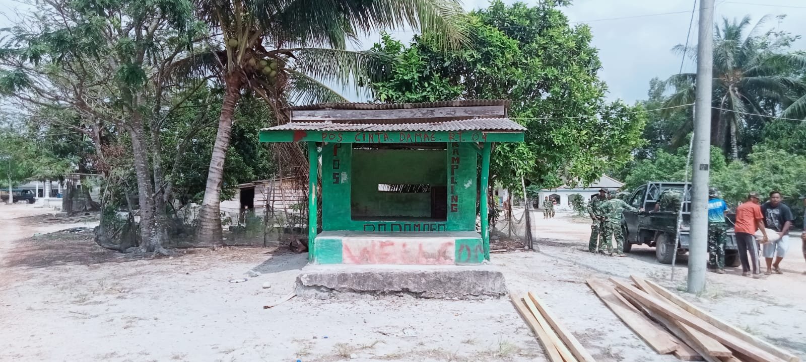 Renovasi Poskamling TMMD Ke-129 Kodim 0413/Bangka Dorong Warga Aktif Jaga Kamtibmas Desa