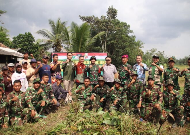 Satgas TMMD Ke-129 Kodim 0412/Lampung Utara Bersama Warga Bersihkan Sungai Way Jerinjing.