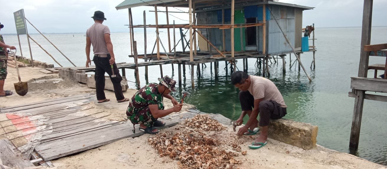 Renovasi RTLH Milik Ibu Syamsiah di Desa Umbele Rampung Dipasangi Atap oleh Satgas TMMD