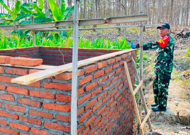 Dukung Ketahanan Pangan, Babinsa Tlemang dan Dan SSK TMMD Ke-129 Kodim 0812/Lamongan Cek Pembangunan Tandon Air Irigasi