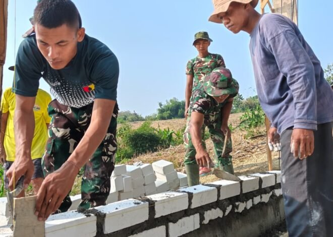 Buktikan Kepiawaian Teknis, Anggota Satgas TMMD 129 Susun Rapi Bata Putih Pembangunan Tandon Air Bersih Dusun Bakon