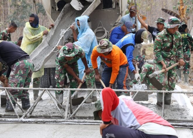 ​Dentang cangkul dan sekop jadi Saksi bisu kemanunggalan TNI dan Rakyat di TMMD ke-129 Kodim 0812/Lamongan