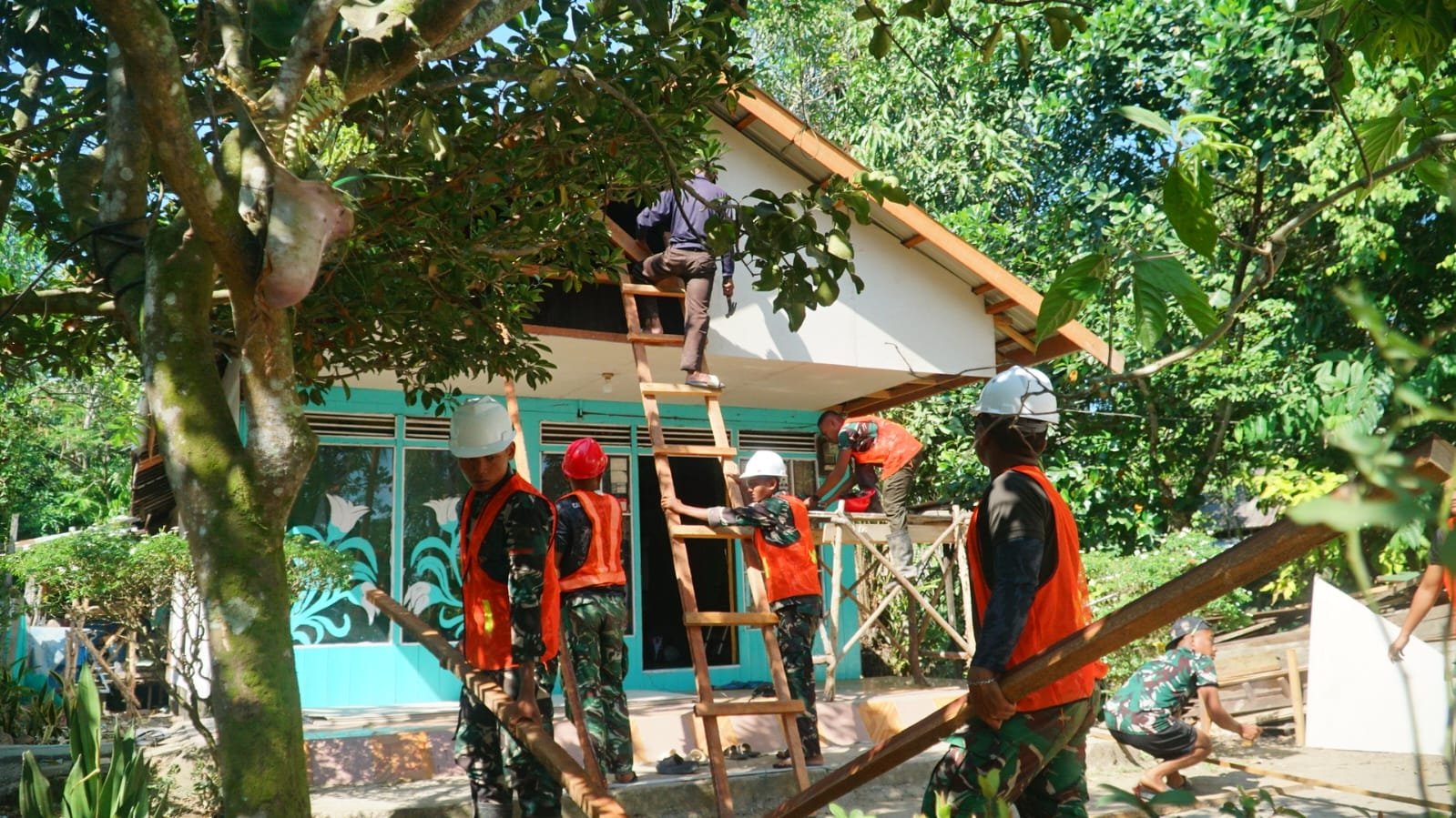 Revitalisasi RTLH Ibu Wahida dengan Plafon Kalsibut Tingkatkan Kualitas Hunian