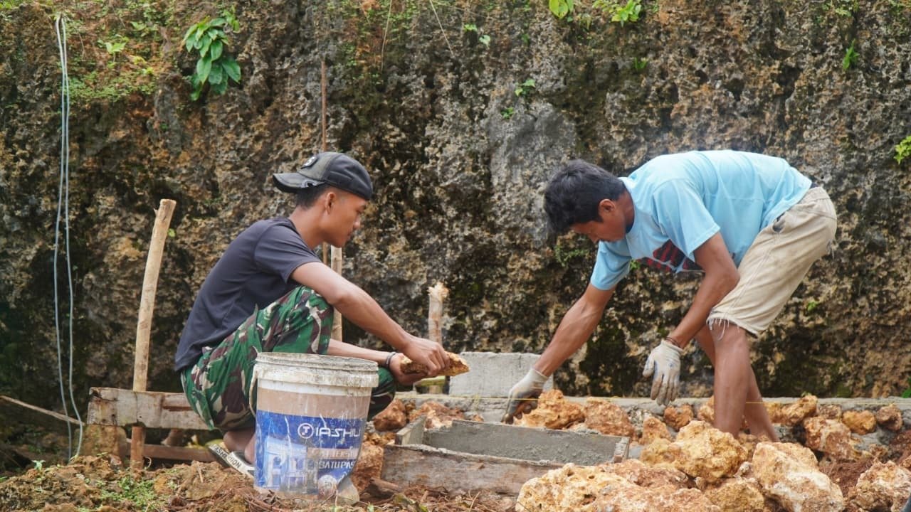 Pembangunan Manunggal Air Bersih di Masjid Desa Polewali Mulai Tunjukkan Progres