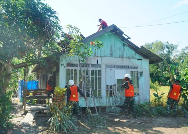 Semangat Gotong Royong Warnai Pembongkaran RTLH Sasaran TMMD di Desa Bandar Raya