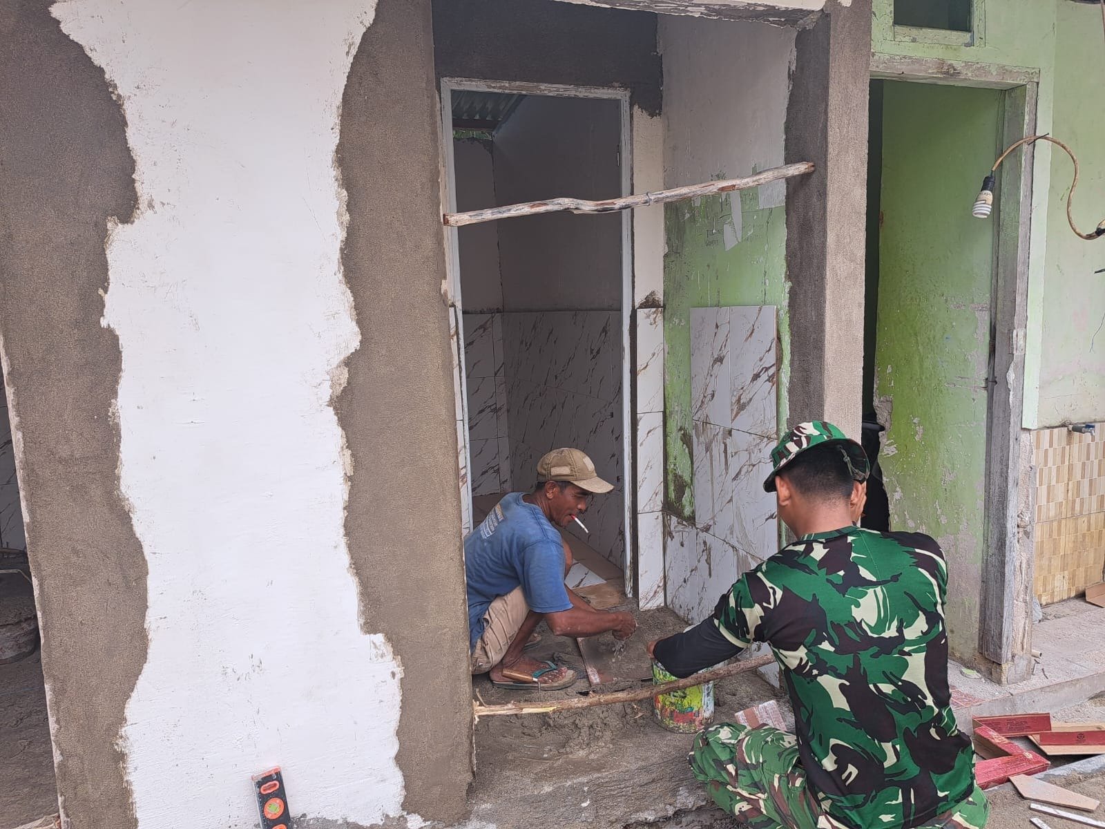 Semangat Gotong Royong Warnai Pembangunan MCK Masjid Quba Desa Umbele