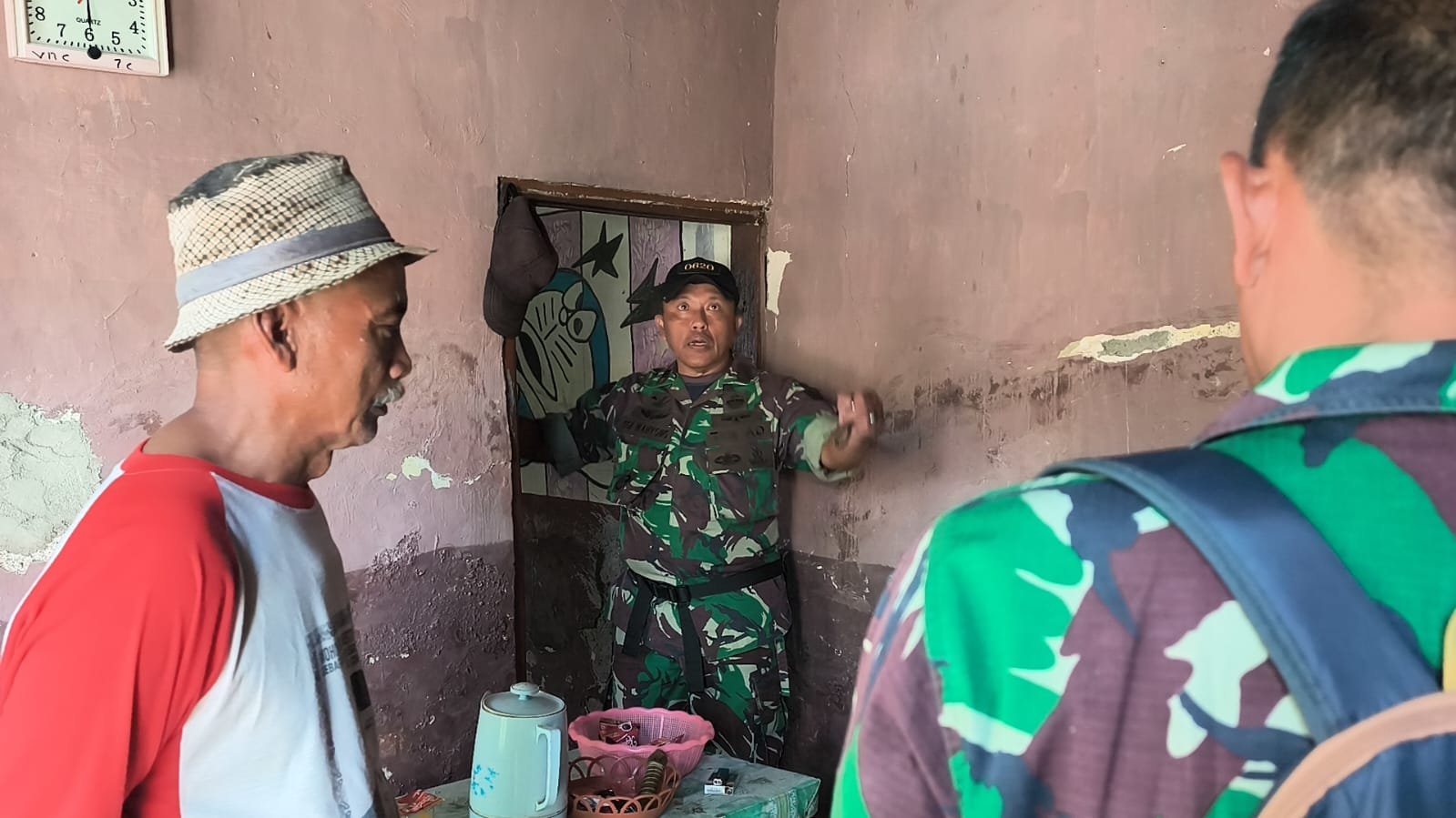 Turun Langsung ke Lapangan, Dan SSK TMMD ke-129 Kodim 0620 Awasi Progres Rehab RTLH Bapak Rasta Demi Hunian yang Lebih Layak