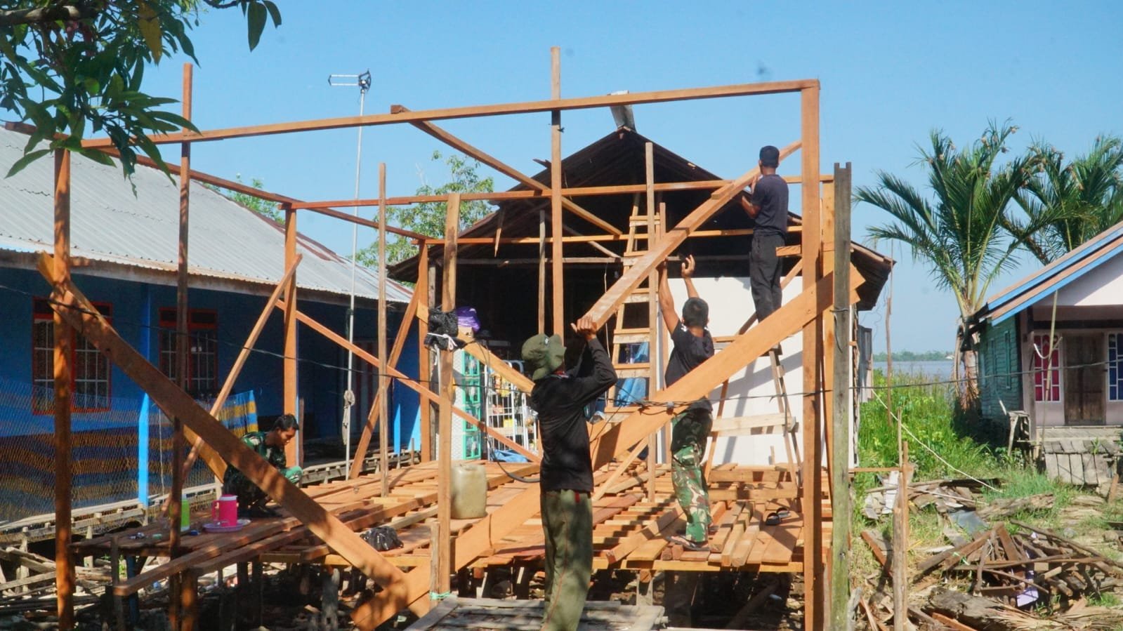 Satgas TMMD Fokus Perkuat Struktur RTLH SAS 5 Demi Hunian Aman dan Kokoh