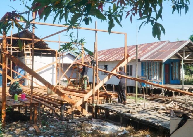 Sinergi TNI dan Masyarakat Percepat Rehab RTLH Ibu Rini dalam TMMD Ke-129